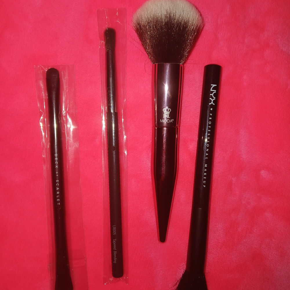 New Makeup Brushes NYX LaRue Deck Of Scarlet R&L Moda Tapered Sleek